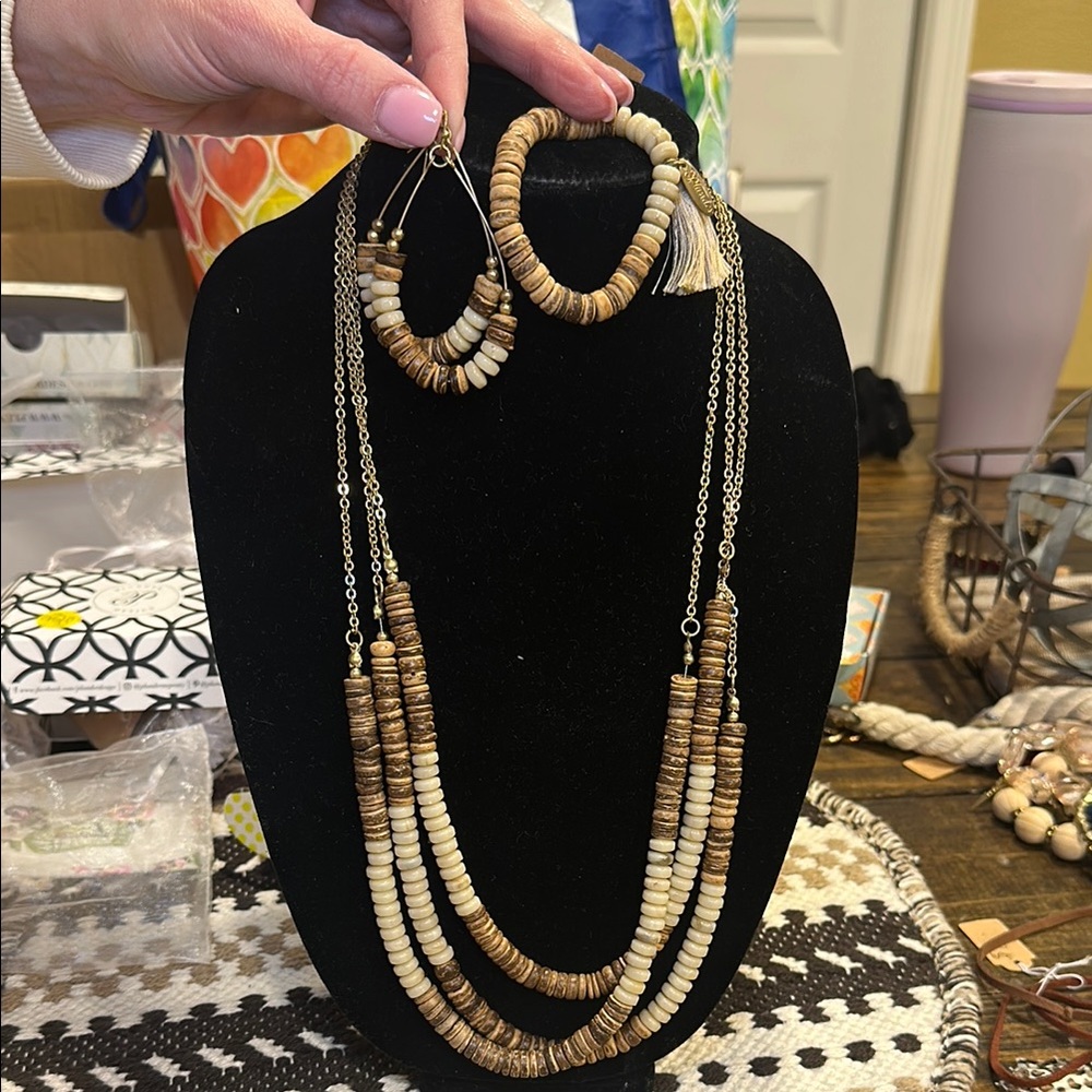 Elegant Brown and Cream Necklace, bracelet and  Earring Set